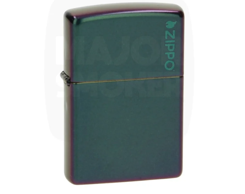 zippo_iridescent_majorsmoker Briquet Zippo aux reflets irisés vert et violet avec logo vertical