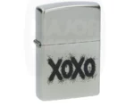 Briquet Zippo chromé brossé avec impression graffiti noire "XOXO"