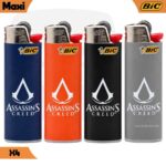 Lot de 4 briquets Bic Maxi édition spéciale Assassin's Creed bleu, orange, noir et gris